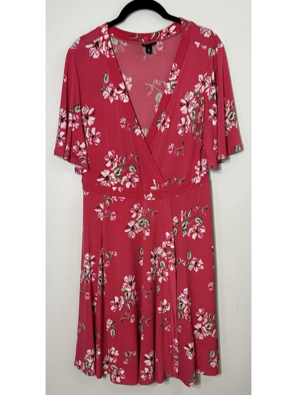 Torrid Raspberry Pink Jersey Knit Dress Floral Print Flutter Sleeve Size 14/ 16.